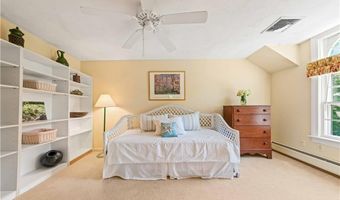 141 Narragansett Ave 2C, Newport, RI 02840