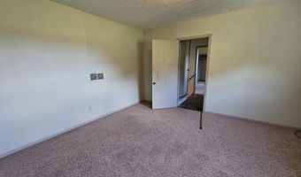 15 W Prospect St, Aurora, MO 65605