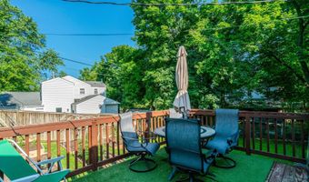 1404 N ROOSEVELT St N, Arlington, VA 22205