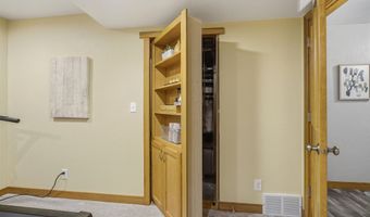 3208 S SOLITUDE Ln, Appleton, WI 54915