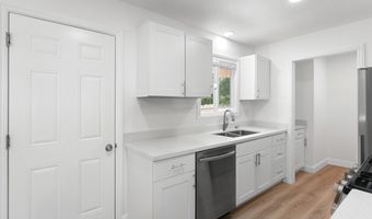 2445 Toyon St, Anderson, CA 96007