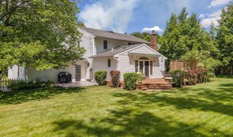 17 Northgate Dr, Albany, NY 12203