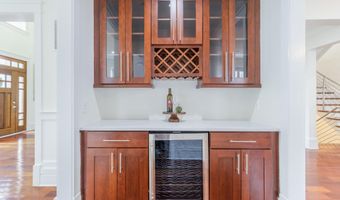 9715 SINGLETON Dr, Bethesda, MD 20817