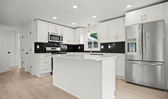 191 E Martin St, Amherst, OH 44001