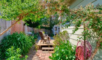 311 MAPLE St, Brookings, OR 97415
