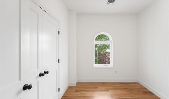 51 Burnett Rd, Warwick, RI 02889