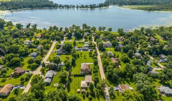 22205 W PINEVIEW Dr, Antioch, IL 60002
