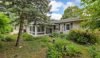 1108 E 3rd St, Anamosa, IA 52205