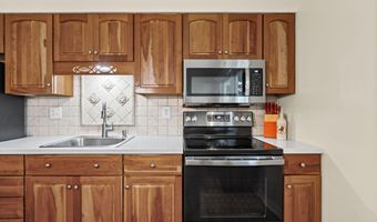 22 Collegeview Dr, Albany, NY 12211