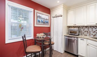7 Harbor N, Amityville, NY 11701