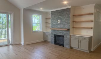 4 Longview Dr 403, Atkinson, NH 03811