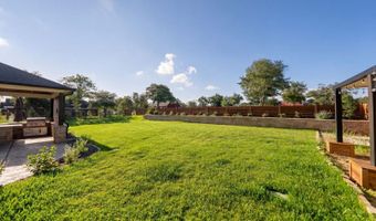1009 Bluebonnet Ln, Adkins, TX 78101