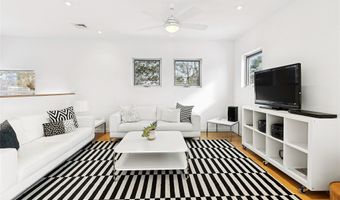 54 Gardiner Dr, Amagansett, NY 11930