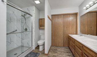 555 Hyannis Dr, Avon, IN 46123