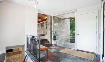 7460 Fair Oaks Dr, Amberley, OH 45237