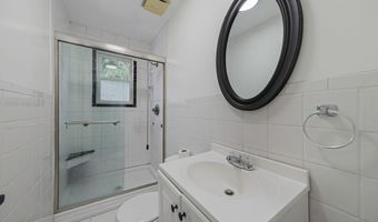 62 Bayside Ave, Amity Harbor, NY 11701