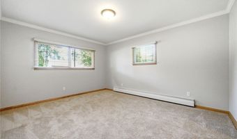 1097 Oak Tree Rd, Akron, OH 44320