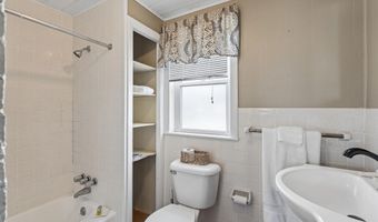 157 Main St, Belgrade, ME 04918
