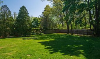 33 Wilbur Rd, Lincoln, RI 02865