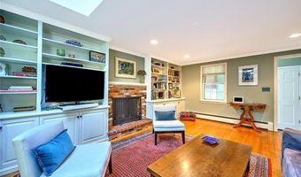 20 Wildflower Rd, Barrington, RI 02806