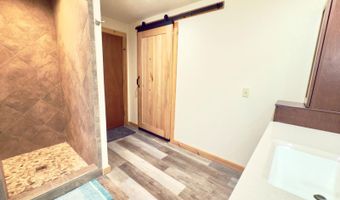 300 Round Up Ln, Bakersfield, MO 65609