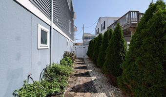 214 Iroquois Ave, Beach Haven, NJ 08008