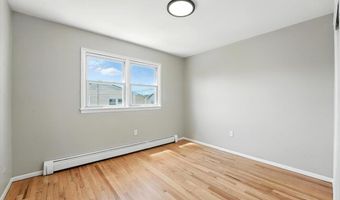 16 OAK St, Bayonne, NJ 07002