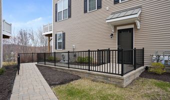 19 Putnam Ln 19, Danbury, CT 06810