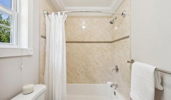 6442 HOLYOKE Dr, Annandale, VA 22003