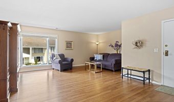 1860 W Surrey Park Ln 2B, Arlington Heights, IL 60005