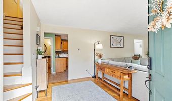 7 Maria St, Lincoln, RI 02865