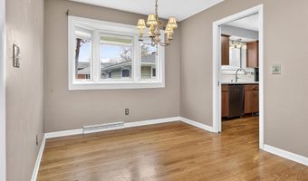 1040 E MOORPARK Ave, Appleton, WI 54911