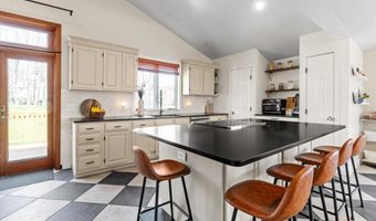 62 Hooksett Rd, Auburn, NH 03032