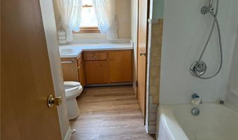 314 Burr Oak Dr, Albert Lea, MN 56007
