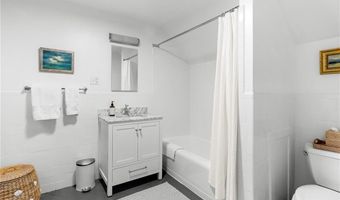 2 Hazard Ave, Newport, RI 02840