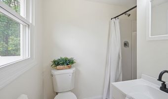 632 Raymond Rd, Chester, NH 03036