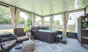14048 Seymour Dr, Biloxi, MS 39532