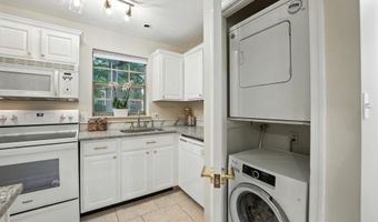 1305 E ABINGDON Dr 2, Alexandria, VA 22314