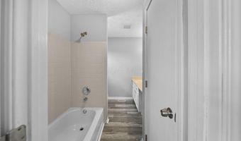 2392 Minerva Park Pl, Columbus, OH 43229