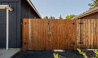 21227 Thornhill Ln, Bend, OR 97701