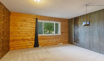 1307 S Washington Ave, Aurora, MO 65605
