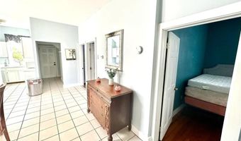 693 Thames St 1, Newport, RI 02840