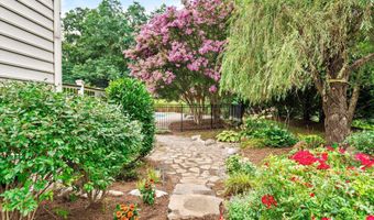 6 SLEEPY HOLLOW Ct, Allentown, NJ 08501
