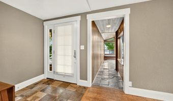 767 Twin Pines Cir, Ashland, OR 97520