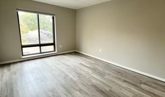 118 ROBERTS Ln 300, Alexandria, VA 22314