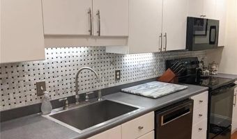 2 School St 403, Lincoln, RI 02802