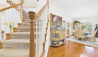 7801 RIDGEWOOD Dr, Annandale, VA 22003