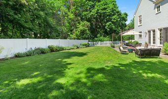 8 Glenwood Dr, Darien, CT 06820