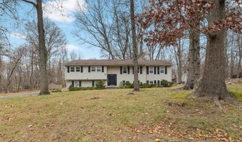 8 Apple Blossom Ct, Airmont, NY 10952