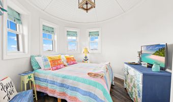 222 7TH St, Beach Haven, NJ 08008